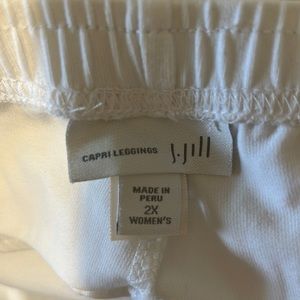 White capris leggings